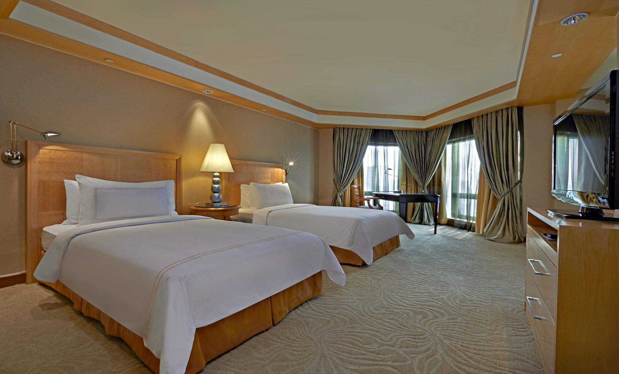 Hotel Grand Millennium 5*